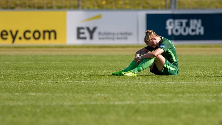 Verena Volkmer (SV Werder Bremen, 16) enttäuscht, enttäuscht schauend, disappointed nach der Niederlage, Fussball, Allianz Frauen-Bundesliga, SC Freiburg - SV Werder Bremen,