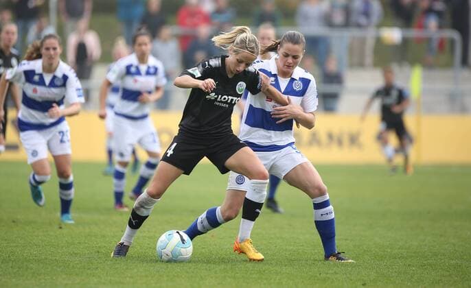 15.10.2017 xcex Deutschland, Frankfurt, Fussball, Frauenfussball Allianz Frauen-Bundesliga Saison 2017 2018 1. FFC Frankfurt gegen MSV Duisburg Kathrin Hendrich (Frankfurt) gegen Eshly Bakker (Duisburg)