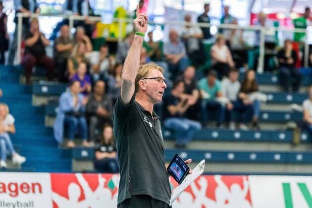 Teun Buijs (USC Münster, Trainer); gestikulierend; Porträt, Einzelbild, Volleyball, 1. Bundesliga Frauen, USC Münster - Schwarz-Weiß Erfurt,