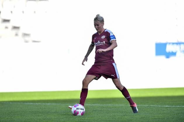 Sarah Freutel (SGS, 7) schliesst zum 6:0 ab, Fussball, Allianz Frauen-Bundesliga, SGS Essen - USV Jena,