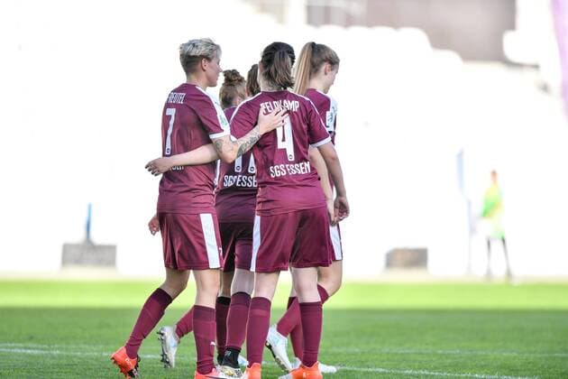 Jubel, Freuen, celebrate, happy, cheer , Goal Celebration SGS Essen nach 6:0, Fussball, Allianz Frauen-Bundesliga, SGS Essen - USV Jena,