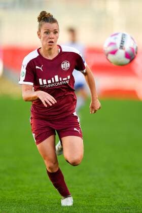 Linda Dallmann (SGS, 10) in Aktion, in Action Freisteller, Fussball, Allianz Frauen-Bundesliga, SGS Essen - USV Jena,