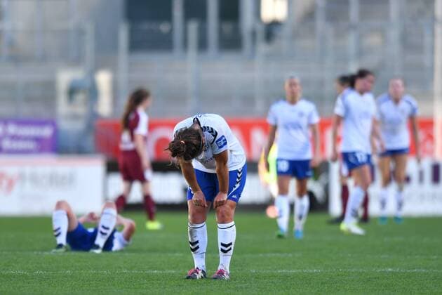 FF USV Jena nach Niederlage am Boden, Fussball, Allianz Frauen-Bundesliga, SGS Essen - USV Jena,