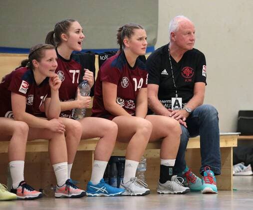 15.10.2017, Deutschland, TV Möglingen vs. TS Herzogenaurach (3. Handballliga Frauen), Saison 2017 2018: rechts Tranier Klaus Watzinger (TSH)