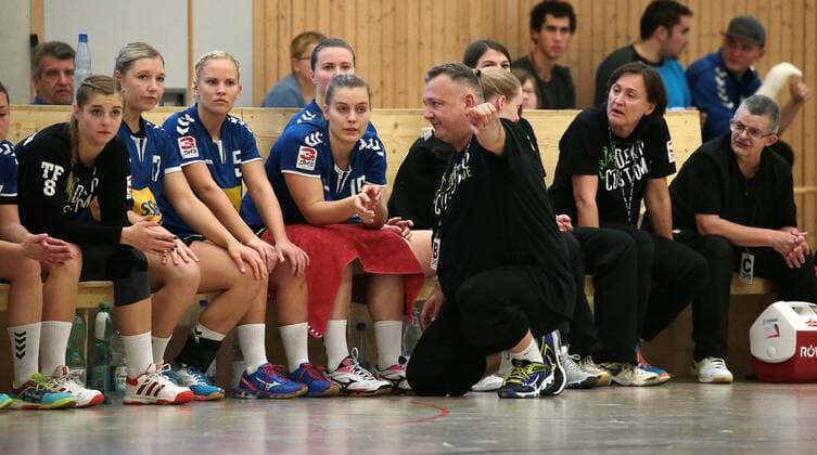 15.10.2017, Deutschland, TV Möglingen vs. TS Herzogenaurach (3. Handballliga Frauen), Saison 2017 2018: mitte Trainer Dominic Schaudt (TVM)