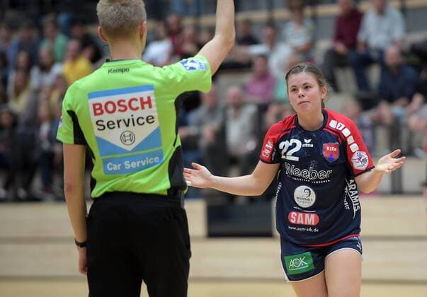 Marie-Christine Beddies (Herrenberg 22) beim Spiel SV Union Halle-Neustadt vs SG H2Ku Herrenberg, Handball, 2.Liga, Frauen, 15.10.2017 Halle