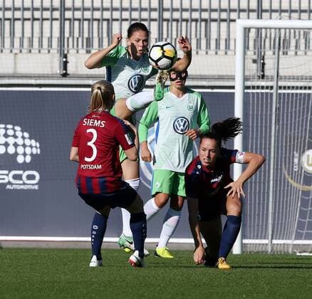 Caroline Siems (1. FFC Turbine Potsdam), Sara Bjoerk Gunnarsdottir (VfL Wolfsburg), Babett Peter (VfL Wolfsburg), Lia Waelti (1. FFC Turbine Potsdam)