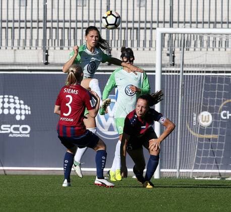 Caroline Siems (1. FFC Turbine Potsdam), Sara Bjoerk Gunnarsdottir (VfL Wolfsburg), Babett Peter (VfL Wolfsburg), Lia Waelti (1. FFC Turbine Potsdam)