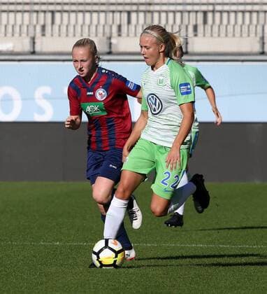 v.l. Caroline Siems (1. FFC Turbine Potsdam), Pernille Harder (VfL Wolfsburg)