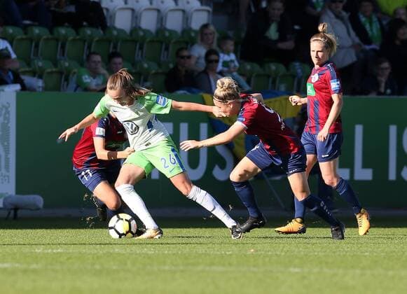 v.l. Jennifer Cramer (1. FFC Turbine Potsdam), Caroline Graham Hansen (VfL Wolfsburg), Svenja Huth (1. FFC Turbine Potsdam)