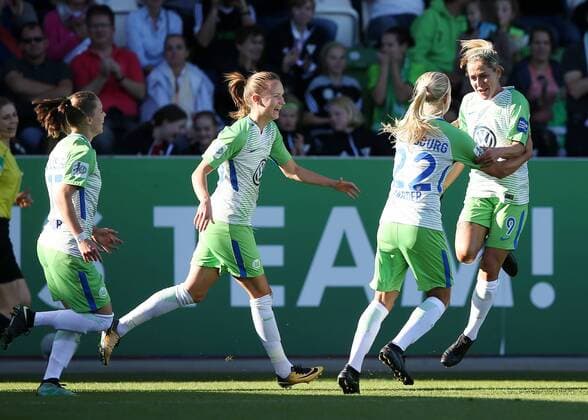 Torjubel Anna Blaesse (VfL Wolfsburg, 9), Pernille Harder (VfL Wolfsburg, 22)