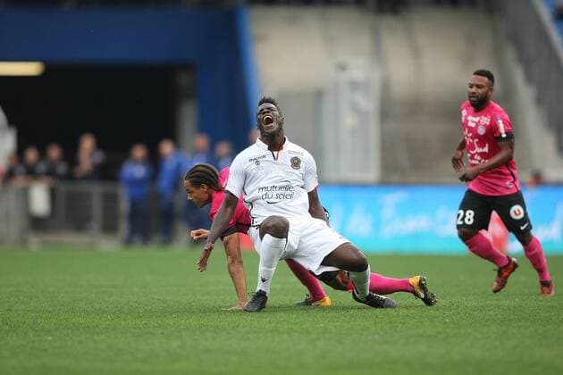Bilder des Tages - SPORT faute sur Mario BALOTELLI nice FOOTBALL Montpellier vs Nice Ligue 1 15 10 2017 RichardGosselin Panoramic 