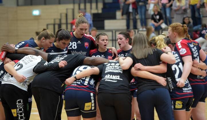 Die Herrenberger Spielerinnen nach dem Spiel SV Union Halle-Neustadt vs SG H2Ku Herrenberg, Handball, 2.Liga, Frauen, 15.10.2017 Halle Copyright: xModlax Eibner-Pressefotox EP_cma