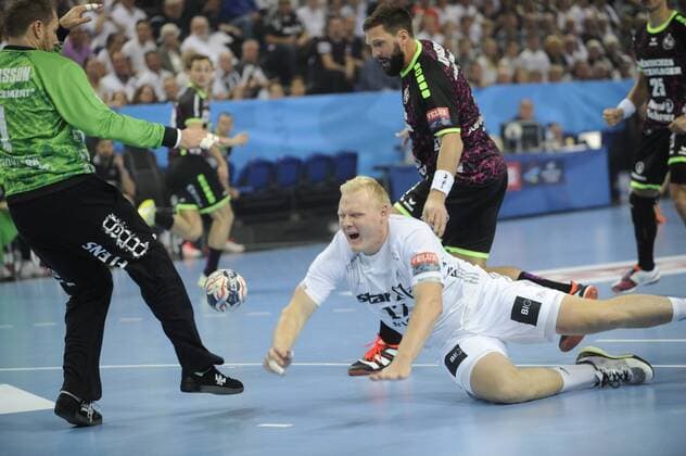 Patrick Wiencek (THW Kiel) gegen Mattias Andersson (SG Flensburg-Handewitt). THW Kiel vs SG Flensburg-Handewitt, Handball, EHF-Champions-League, Gruppenphase, 15.10.17 Kiel Schleswig-Holstein Germany Sparkassen-Arena Copyright: xAgentur54Gradx xJoergxLuehnx