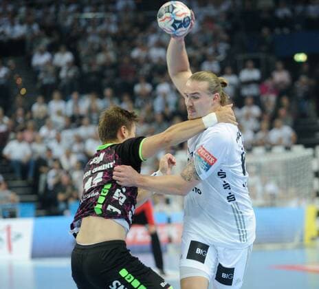 Lukas Nilsson (THW Kiel) gegen Lasse Svan (SG Flensburg-Handewitt). THW Kiel vs SG Flensburg-Handewitt, Handball, EHF-Champions-League, Gruppenphase, 15.10.17 Kiel Schleswig-Holstein Germany Sparkassen-Arena Copyright: xAgentur54Gradx xJoergxLuehnx