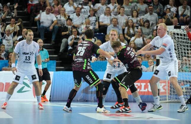 Kein Durchkommen für Rasmus Lauge (SG Flensburg-Handewitt). THW Kiel vs SG Flensburg-Handewitt, Handball, EHF-Champions-League, Gruppenphase, 15.10.17 Kiel Schleswig-Holstein Germany Sparkassen-Arena Copyright: xAgentur54Gradx xJoergxLuehnx
