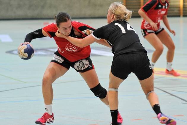 Patricia Horner (TSV Haunstetten 6) gegen Stina Karlsson (TusSis Metzingen II 14) TusSies Metzingen II,Handball,Frauen,3.Bundesliga Sued,15.10.2017, Foto:TBaur Eibner Metzingen Copyright: xBaur xEibner-Pressefotox EP_Toba