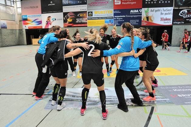 die TusSis 2 feiern den Heimsieg TusSies Metzingen II,Handball,Frauen,3.Bundesliga Sued,15.10.2017, Foto:TBaur Eibner Metzingen Copyright: xBaur xEibner-Pressefotox EP_Toba