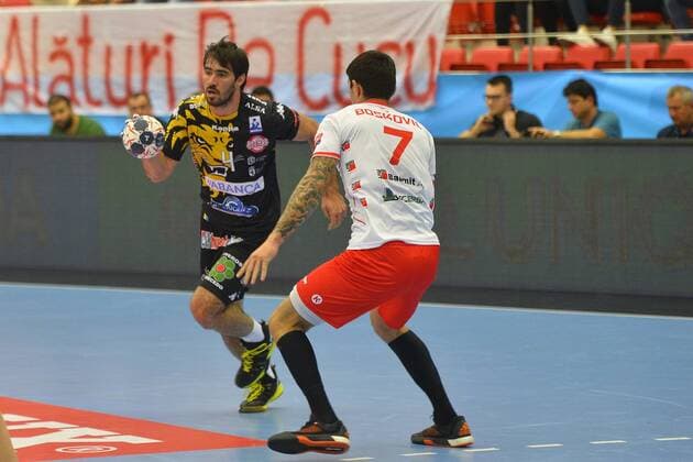Handball, CL, Dinamo Bukarest - Reale Ademar Dinamo Bucharest - Abanca Ademar Leon, during 2017 2018 EHF Men s Champions League Group Phase, 15 October 2017, Dinamo Hall, Bucuresti, Romania Sebastian Moldes Simonet, Abanca Ademar Leon s player, during the game Dinamo Bucharest - Abanca Ademar Leon, for the 2017 2018 EHF Men s Champions League Group Phase, 15 October 2017, Dinamo Hall, Bucuresti, Romania Copyright: xAlexxNicodimx