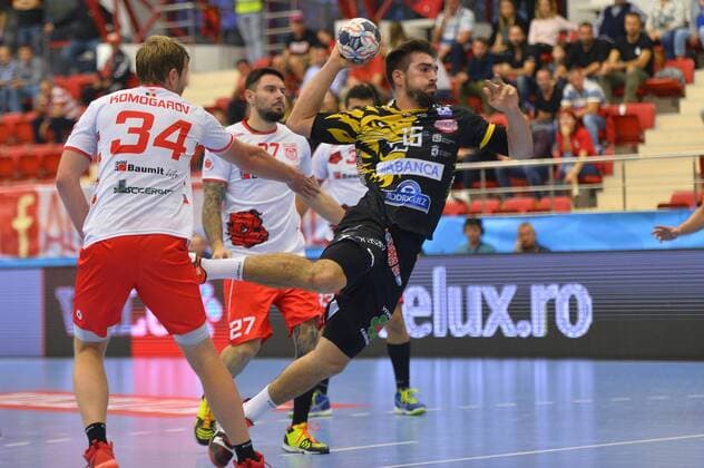 Handball, CL, Dinamo Bukarest - Reale Ademar Dinamo Bucharest - Abanca Ademar Leon, during 2017 2018 EHF Men s Champions League Group Phase, 15 October 2017, Dinamo Hall, Bucuresti, Romania Juan Jose Fernandez Sanchez, Abanca Ademar Leon s player, during the game Dinamo Bucharest - Abanca Ademar Leon, for the 2017 2018 EHF Men s Champions League Group Phase, 15 October 2017, Dinamo Hall, Bucuresti, Romania Copyright: xAlexxNicodimx