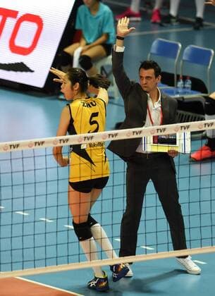(171016) -- ANKARA, Oct. 16, 2017 -- Vakifbank player Zhu Ting(L) celebrates scoring with head coach Giovanni Guidetti during the Turkish Women Volleyball Super Cup match between Vakifbank and Fenerbahce in Ankara, Turkey, on Oct. 15, 2017. Vakifbank won 3-0. ) (SP)TURKEY-ANKARA-VOLLEYBALL-TURKISH SUPER CUP-VAKIFBANK VS FENERBAHCE HexCanling 