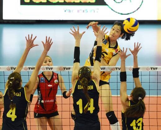 (171016) -- ANKARA, Oct. 16, 2017 -- Vakifbank player Zhu Ting(Back ) spikes the ball during the Turkish Women Volleyball Super Cup match between Vakifbank and Fenerbahce in Ankara, Turkey, on Oct. 15, 2017. Vakifbank won 3-0. ) (SP)TURKEY-ANKARA-VOLLEYBALL-TURKISH SUPER CUP-VAKIFBANK VS FENERBAHCE HexCanling 