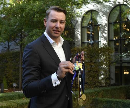 Former world s best handball player Filip Jicha ended his professional career because of long-term health problems due to which he stopped playing for Barcelona in August, he told during the press conference PK Pressekonferenz in Prague, Czech Republic, on October 16, 2017. On the photo Jicha poses with his medals. (CTKxPhoto MichalxKrumphanzl) CTKPhotoP201710160423301  kru 3
