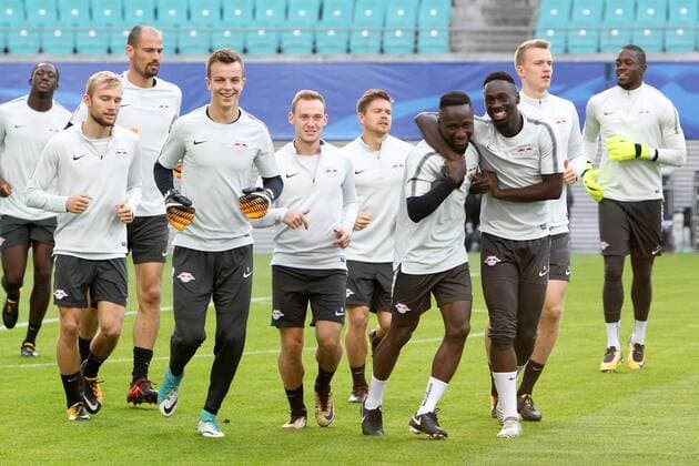 RB Leipzig - Training Champions League Leipzig, 16.10.2017, Red Bull Arena, Fussball, UEFA Champions League, Gruppe G, 3.Spieltag, Training am Vortag des Spiels , RB Leipzig vs. FC Porto , RB Leipzig Training. Im Bild: Ibrahima Konate Konate (hi.), Konrad Laimer, Torwart Fabio Coltorti, Torwart Philipp Köhn Koehn, Federico Palacios Martinez, Dominik Kaiser, Naby Keita, Jean-Kevin Augustin, Lukas Klostermann und Torwart Yvon Mvogo (alle RB Leipzig). ,