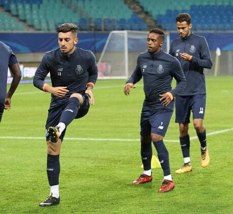 Training Porto Champions League Leipzig, 16.10.2017, Red Bull Arena, Fussball, UEFA Champions League, Gruppe G, 3.Spieltag, Training am Vortag des Spiels , RB Leipzig vs. FC Porto , FC Porto Training. Im Bild v.l.: Alex Telles (13, Porto), Hernâni Hernani(7, Porto) und Ricardo Pereira (21, Porto)