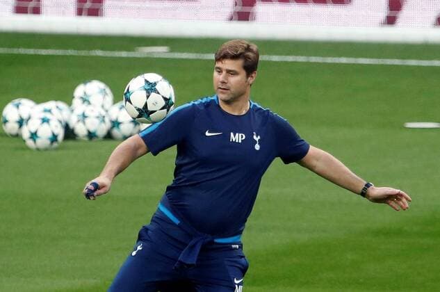 Tottenham s Argentinian coach Mauricio Pochettino participates in a training session at the Santiago Bernabeu stadium in Madrid, Spain, 16 October 2017. Tottenham will face Real Madrid tomorrow for their UEFA Champions League third round match. Tottenham s training session in Madrid !ACHTUNG: NUR REDAKTIONELLE NUTZUNG!  Copyright: xJuanJoxMartinx CAM006 20171016-636437815926210479