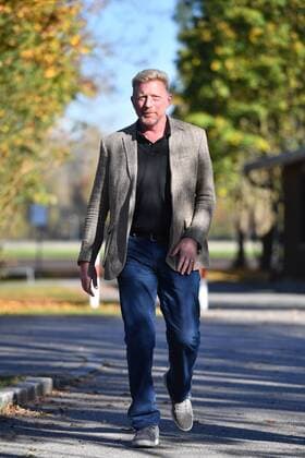 Themen der Woche - SPORT Bilder des Tages - SPORT Boris BECKER (Head of Tennis), Einzelbild,Freisteller, Ganzkoerperaufnahme,ganze Figur. Tennis, Podiumsdiskussion Deutscher Tennisbund und Bayerischer Tennis Verband am 17.10.2017 in Ismaning.