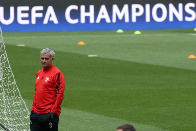 October 17, 2017 - Lisbon, Portugal - attends a training session at the Luz stadium in Lisbon, Portugal on October 17, 2017, on the eve of the UEFA Champions League football match SL Benfica vs Manchester United ManU Manchester United Training and press conference PK Pressekonferenz  - ZUMAn230 20171017_zaa_n230_157 Copyright: xPedroxFiuzax