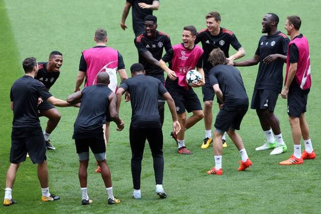 October 17, 2017 - Lisbon, Portugal - Manchester United ManU s team players attend a training session at the Luz stadium in Lisbon, Portugal on October 17, 2017, on the eve of the UEFA Champions League football match SL Benfica vs Manchester United. Manchester United Training and press conference PK Pressekonferenz  - ZUMAn230 20171017_zaa_n230_155 Copyright: xPedroxFiuzax