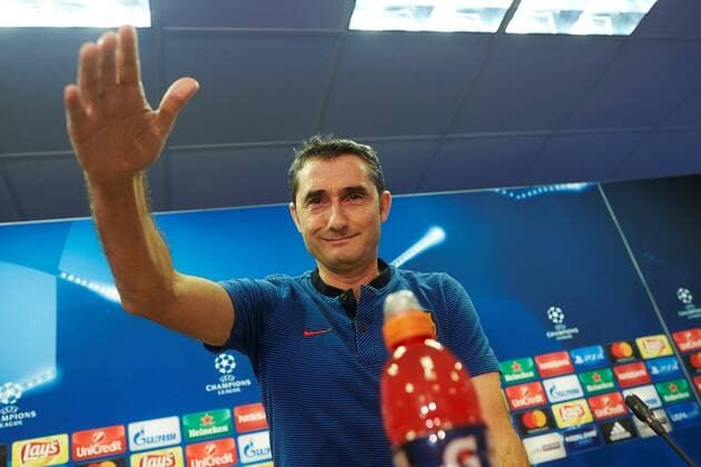 Bilder des Tages - SPORT FC Barcelona Barca s head coach Ernesto Valverde gestures during a press conference PK Pressekonferenz at Joan Gamper complex in Barcelona, Spain, 17 October 2017. FC Barcelona will face Olympiacos Piraeus in the UEFA Champions League Group D soccer match on 18 October 2017. FC Barcelona press conference !ACHTUNG: NUR REDAKTIONELLE NUTZUNG!  Copyright: xAlejandroxGarcíax SJD102 20171017-636438679809577808