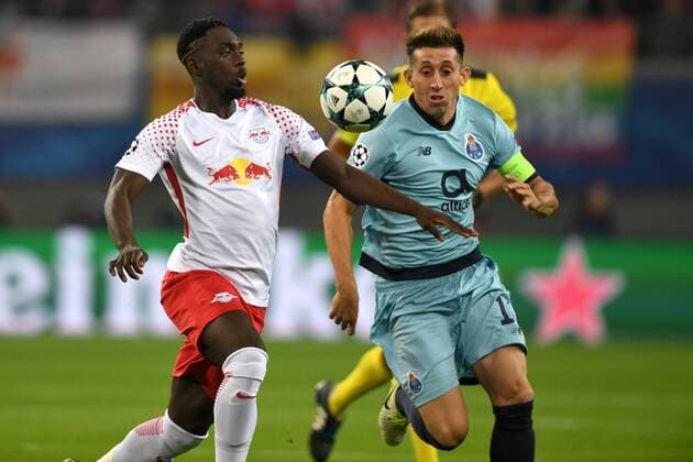 Fussball, Herren, Saison 2017 2018, Champions League (Gruppe G, 3. Spieltag), RB Leipzig - FC Porto, Jean-Kevin Augustin (Nr. 29, RB Leipzig), Hector Herrera (Nr. 16, FC Porto), 17.10. 2017, Copyright: xMatthiasxKochx