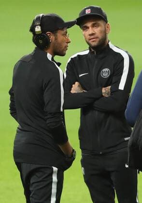 PSG s Neymar Jr and PSG s Dani Alves pictured on the field of the stadium as French soccer team Paris Saint-Germain made his training in Paris earlier today, Tuesday 17 October 2017 in Brussels. Tomorrow PSG is playing a game in the group stage (Group B) of the UEFA Champions League competition against Belgian soccer team RSC Anderlecht. VIRGINIExLEFOUR  x05184802x
