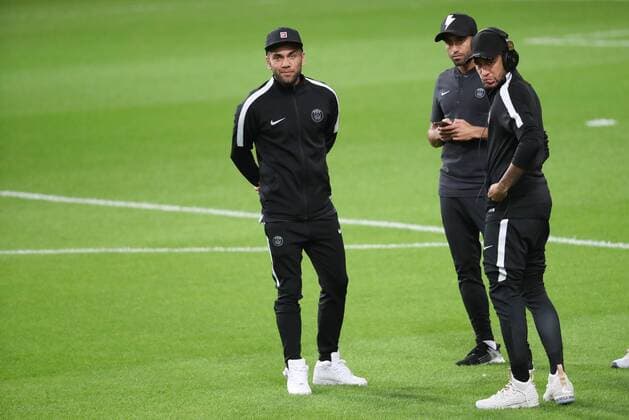 PSG s Dani Alves, PSG s Lucas and PSG s Neymar Jr pictured on the field of the stadium as French soccer team Paris Saint-Germain made his training in Paris earlier today, Tuesday 17 October 2017 in Brussels. Tomorrow PSG is playing a game in the group stage (Group B) of the UEFA Champions League competition against Belgian soccer team RSC Anderlecht. VIRGINIExLEFOUR  x05184809x
