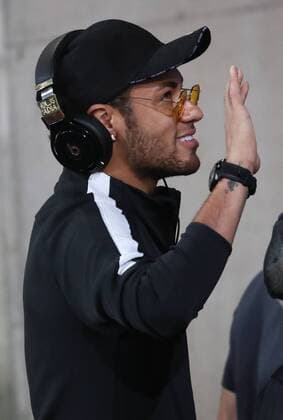 PSG s Neymar Jr pictured on the field of the stadium as French soccer team Paris Saint-Germain made his training in Paris earlier today, Tuesday 17 October 2017 in Brussels. Tomorrow PSG is playing a game in the group stage (Group B) of the UEFA Champions League competition against Belgian soccer team RSC Anderlecht. VIRGINIExLEFOUR  x05184822x