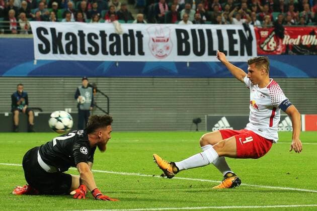 17.10.2017, xkvx, Fussball Champions League, RB Leipzig - FC Porto, emspor, v.l. Goal scored, Tor zum 1:0 durch Willi Orban (RB Leipzig) Leipzig