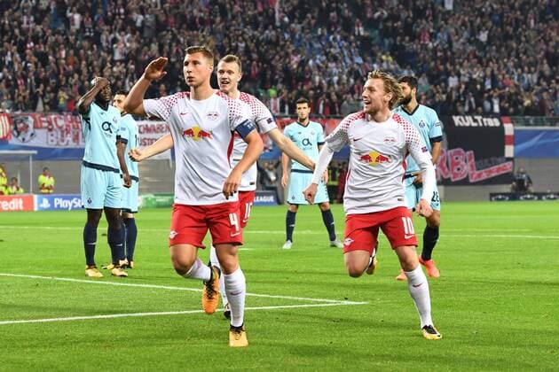 Fussball, Herren, Saison 2017 2018, Champions League (Gruppe G, 3. Spieltag), RB Leipzig - FC Porto, Jubel nach dem Tor zum 1:0, Willi Orban (Nr. 4, RB Leipzig), Lukas Klostermann (Nr. 16, RB Leipzig), Emil Forsberg (Nr. 10, RB Leipzig), 17.10. 2017, Copyright: xMatthiasxKochx