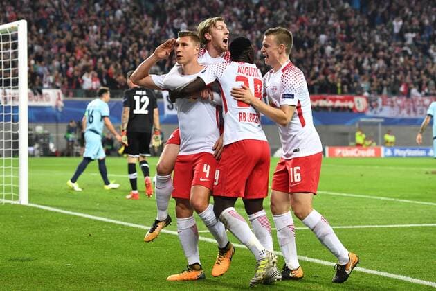 Fussball, Herren, Saison 2017 2018, Champions League (Gruppe G, 3. Spieltag), RB Leipzig - FC Porto, Jubel nach dem Tor zum 1:0, Willi Orban (Nr. 4, RB Leipzig), Emil Forsberg (Nr. 10, RB Leipzig), Jean-Kevin Augustin (Nr. 29, RB Leipzig), Lukas Klostermann (Nr. 16, RB Leipzig), 17.10. 2017, Copyright: xMatthiasxKochx
