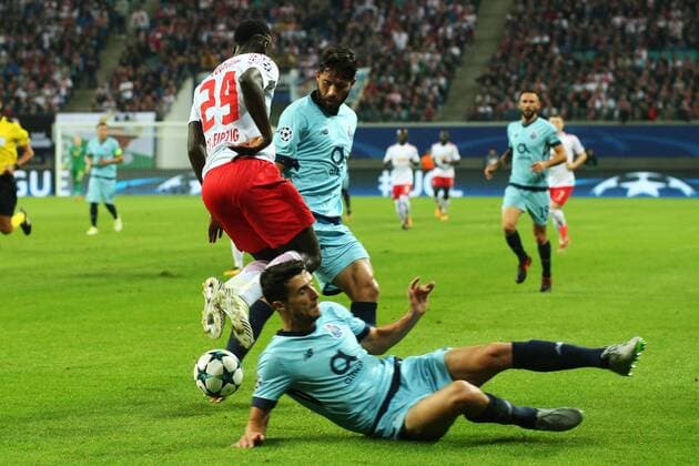 17.10.2017, xkvx, Fussball Champions League, RB Leipzig - FC Porto, emspor, v.l. Marcano (FC Porto), Felipe Monteiro (FC Porto), Jean-Kevin Augustin (RB Leipzig) Leipzig