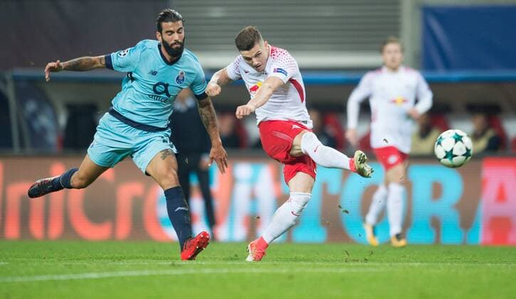 vl: Sergio Oliveira (P), Marcel Sabitzer (L) Fussball international: UEFA Championsleague Saison 2017 2018, Gruppenspiel: RB Leipzig - FC Porto in Leipzig, Deutschland am 17.10.2017,