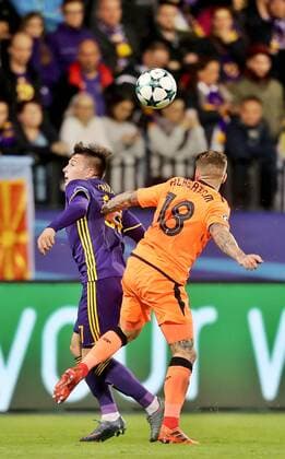 SOCCER - CL, Maribor vs Liverpool MARIBOR,SLOVENIA,17.OCT.17 - SOCCER - UEFA Champions League, group stage, NK Maribor vs Liverpool FC. Image shows Martin Kramaric (Maribor) and Alberto Moreno (Liverpool). GEPAxpictures xM.xOberlaender