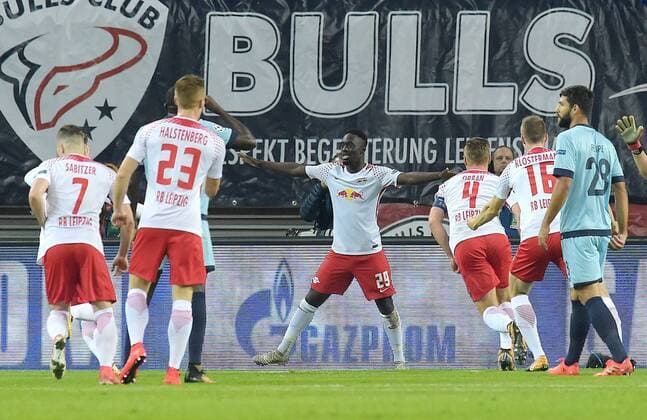 Jubel bei RB nach dem Tor von Willi Orban (RB 4) beim Spiel RasenBallsport Leipzig (RB) vs FC Porto, Fussball, UEFA Champions League, Gruppenphase, 17.10.2017 Leipzig