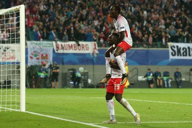 17.10.2017, xkvx, Fussball Champions League, RB Leipzig - FC Porto, emspor, v.l. Torjubel, Goal celebration, celebrate the goal zum 3:1 durch Jean-Kevin Augustin (RB Leipzig) mit der Mannschaft Bruma (RB Leipzig) Leipzig