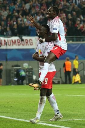17.10.2017, xkvx, Fussball Champions League, RB Leipzig - FC Porto, emspor, v.l. Torjubel, Goal celebration, celebrate the goal zum 3:1 durch Jean-Kevin Augustin (RB Leipzig) mit der Mannschaft Bruma (RB Leipzig) Leipzig