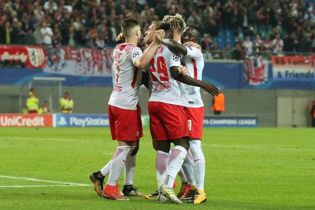 17.10.2017, xkvx, Fussball Champions League, RB Leipzig - FC Porto, emspor, v.l. Torjubel, Goal celebration, celebrate the goal zum 3:1 durch Jean-Kevin Augustin (RB Leipzig) mit der Mannschaft Bruma (RB Leipzig) Leipzig