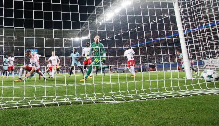 RB Leipzig - Porto Fussball Champions League Leipzig, 17.10.2017, Red Bull Arena, Fussball, UEFA Champions League, Gruppe G, 3.Spieltag , Rasenballsport Leipzig vs. FC Porto , Im Bild; Tor für Porto. Der Treffer zum 3:2 Anschluß. ,