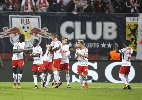 Foto: Torjubel Leipzig , links gratulieren sich Dayot Upamecano und Bruma Fussball UEFA Championsleague am Di. 17.10.2017 Gruppenspiel RB Leipzig - FC Porto